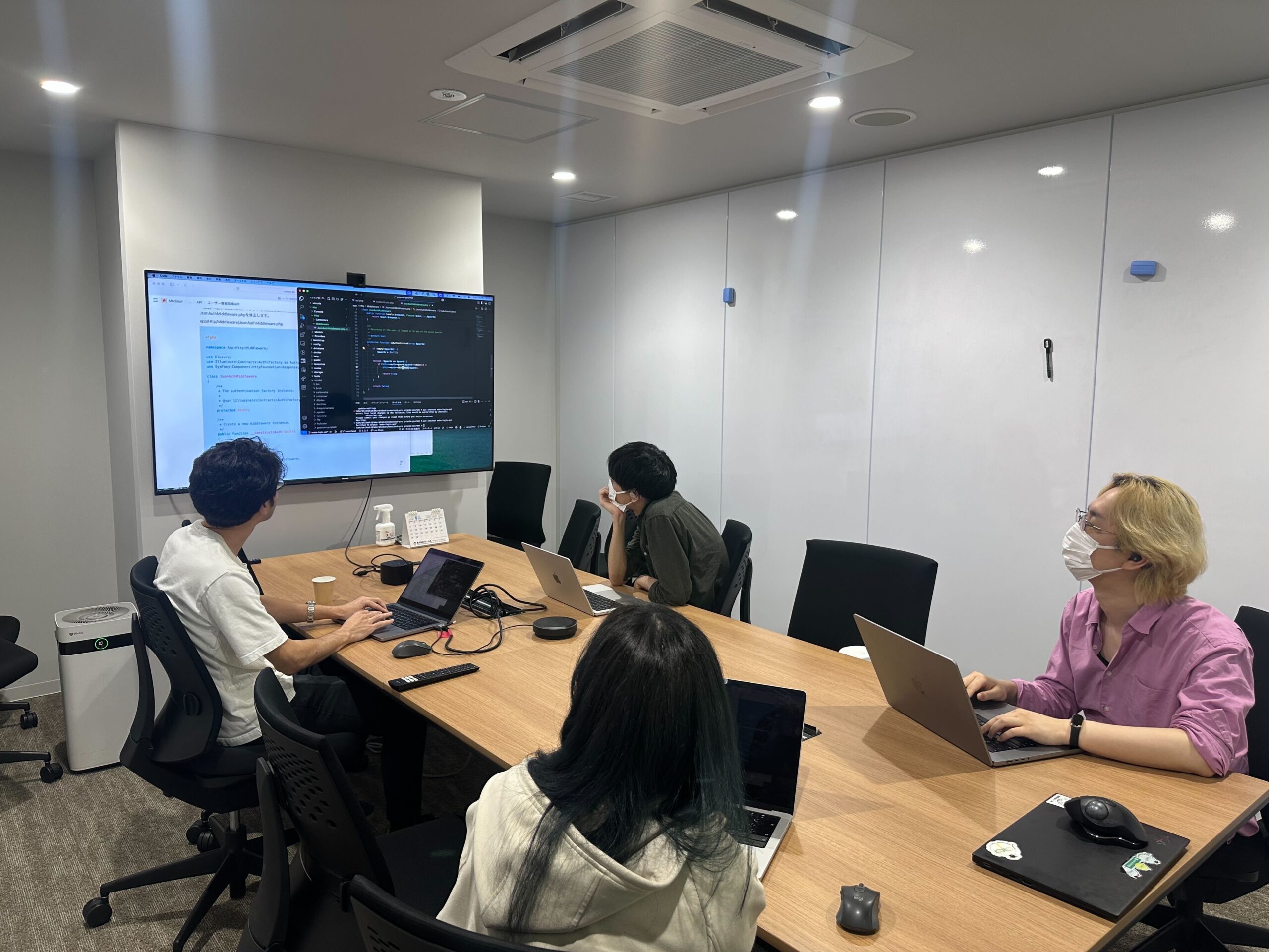 社内勉強会の様子をご紹介します。